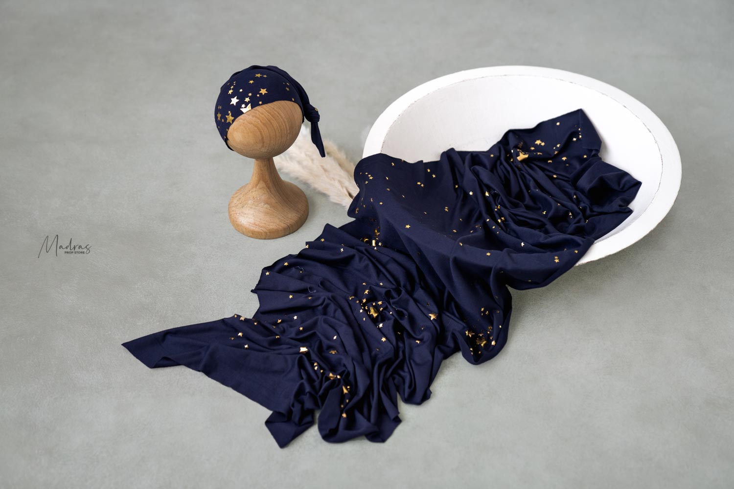 Rental - Jersey Glittering Wrap With Hat