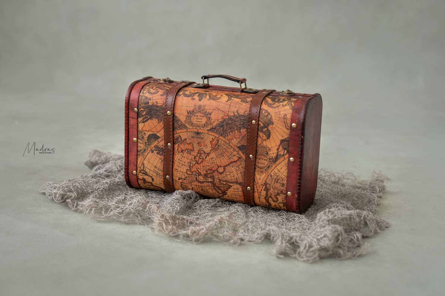 Rental - Vintage Trunk