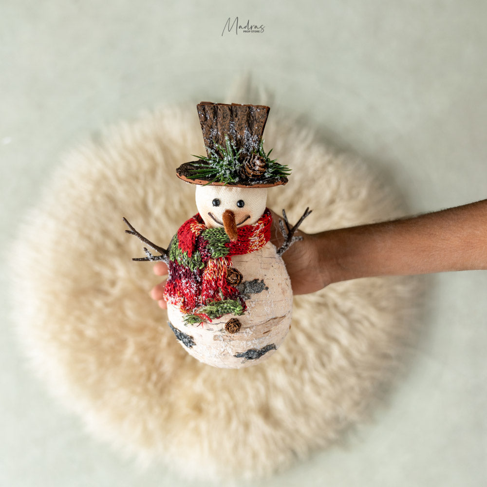 Rentals - DELICATE SNOWMAN DOLL