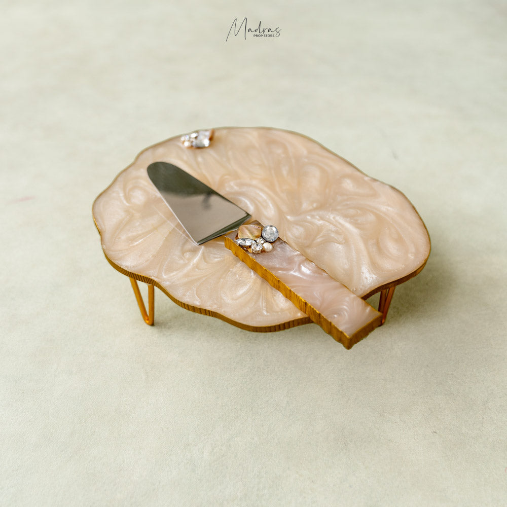 Rental - Resin Cup Cake Stand With Knife