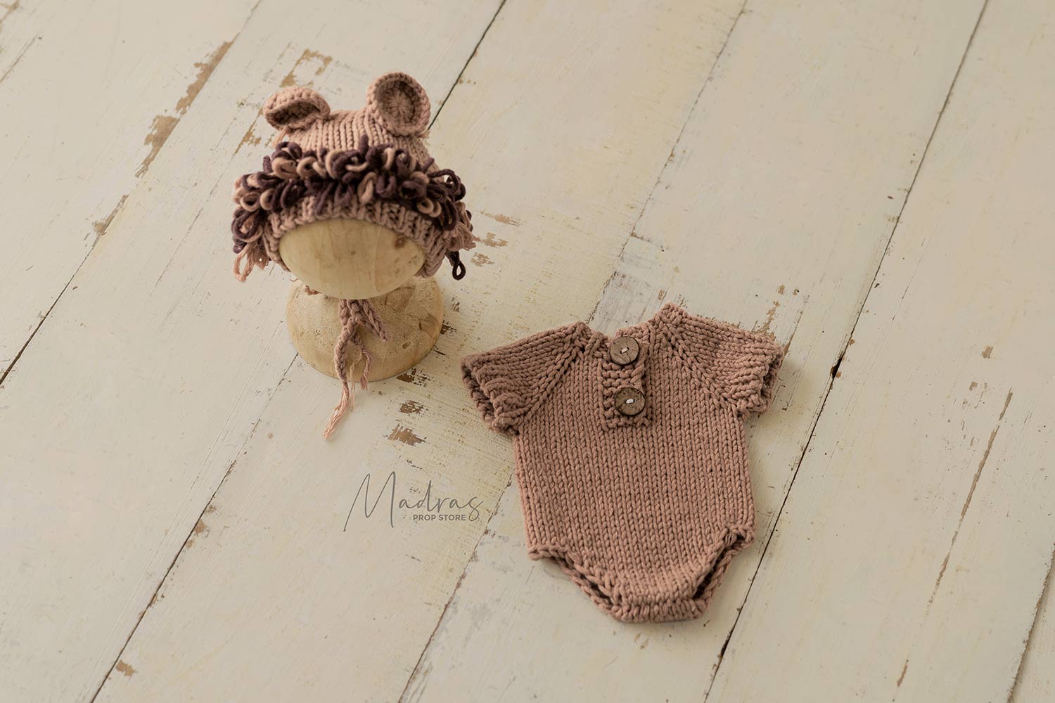 Rental - Knitted Lion Set