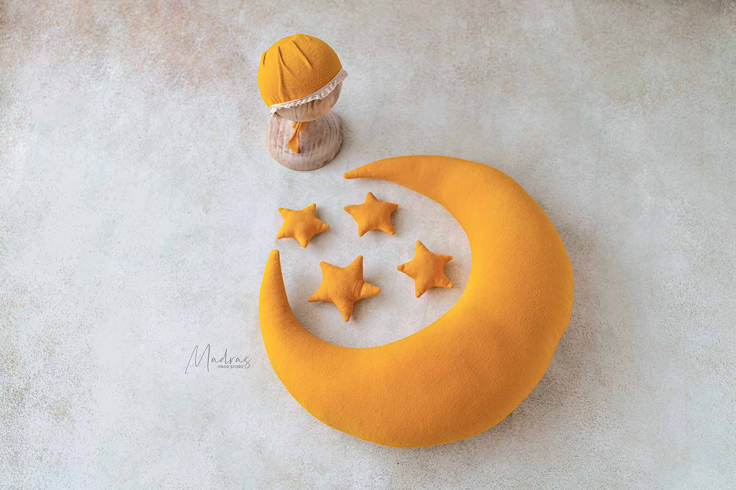 Rental - Moon Cushion Stars With Bonnet - Yellow